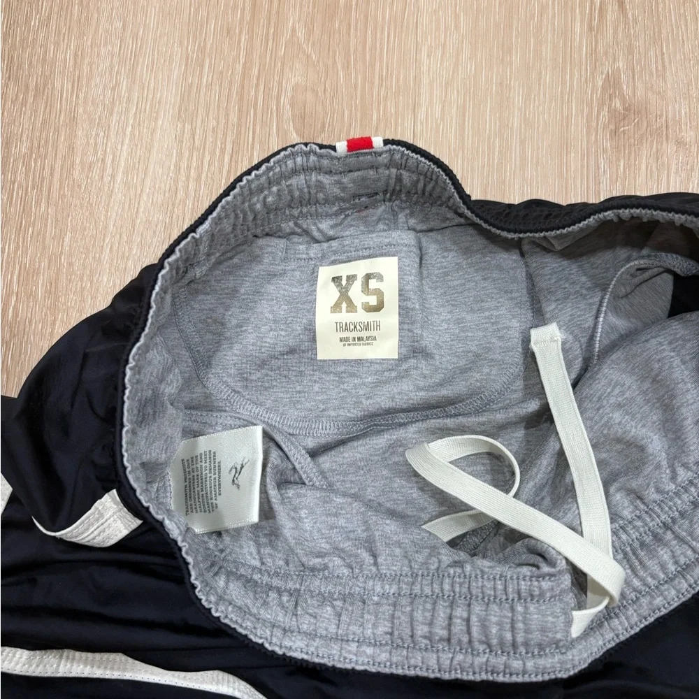 Tracksmith Women’s Session Black Shorts - Picture 2 of 3